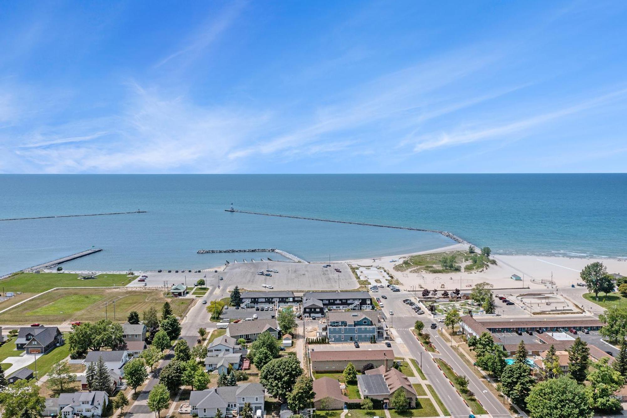 Snyders Shoreline Inn Ludington Exteriör bild