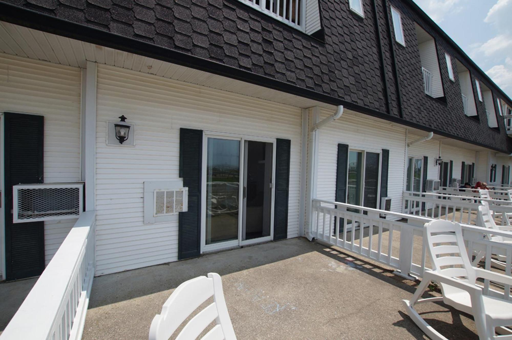 Snyders Shoreline Inn Ludington Exteriör bild