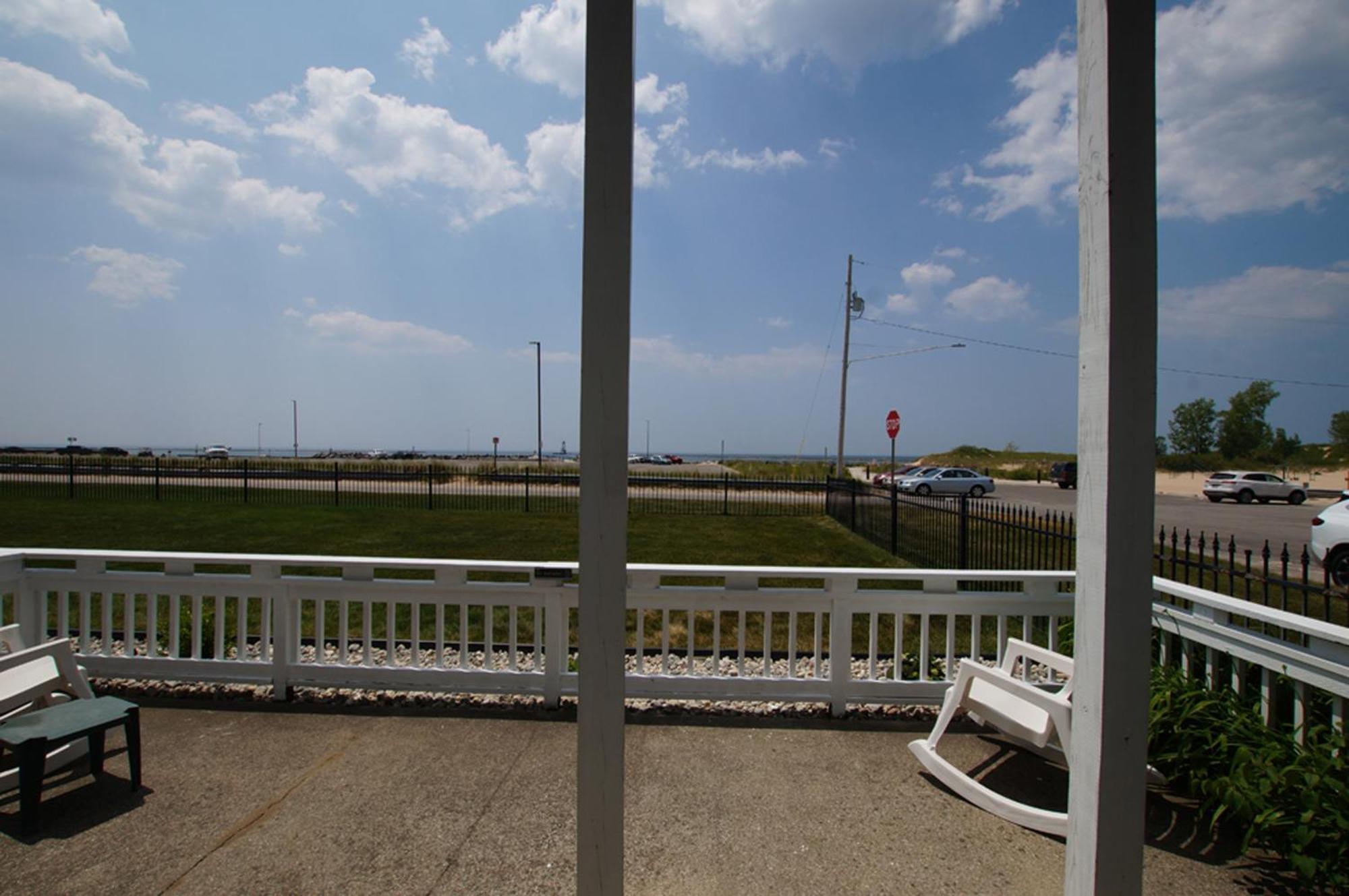 Snyders Shoreline Inn Ludington Exteriör bild