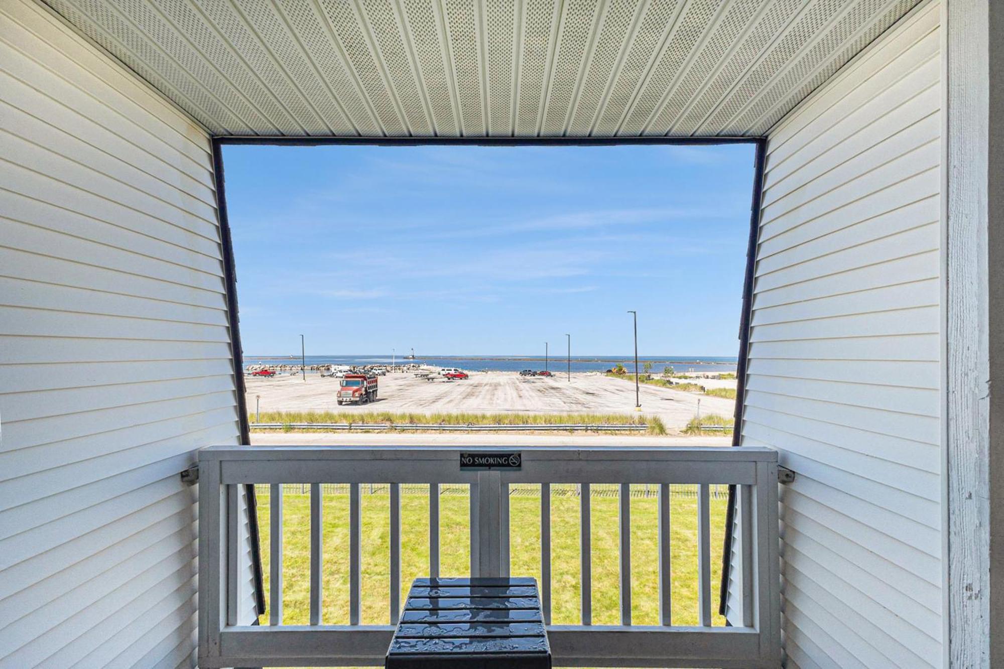 Snyders Shoreline Inn Ludington Exteriör bild