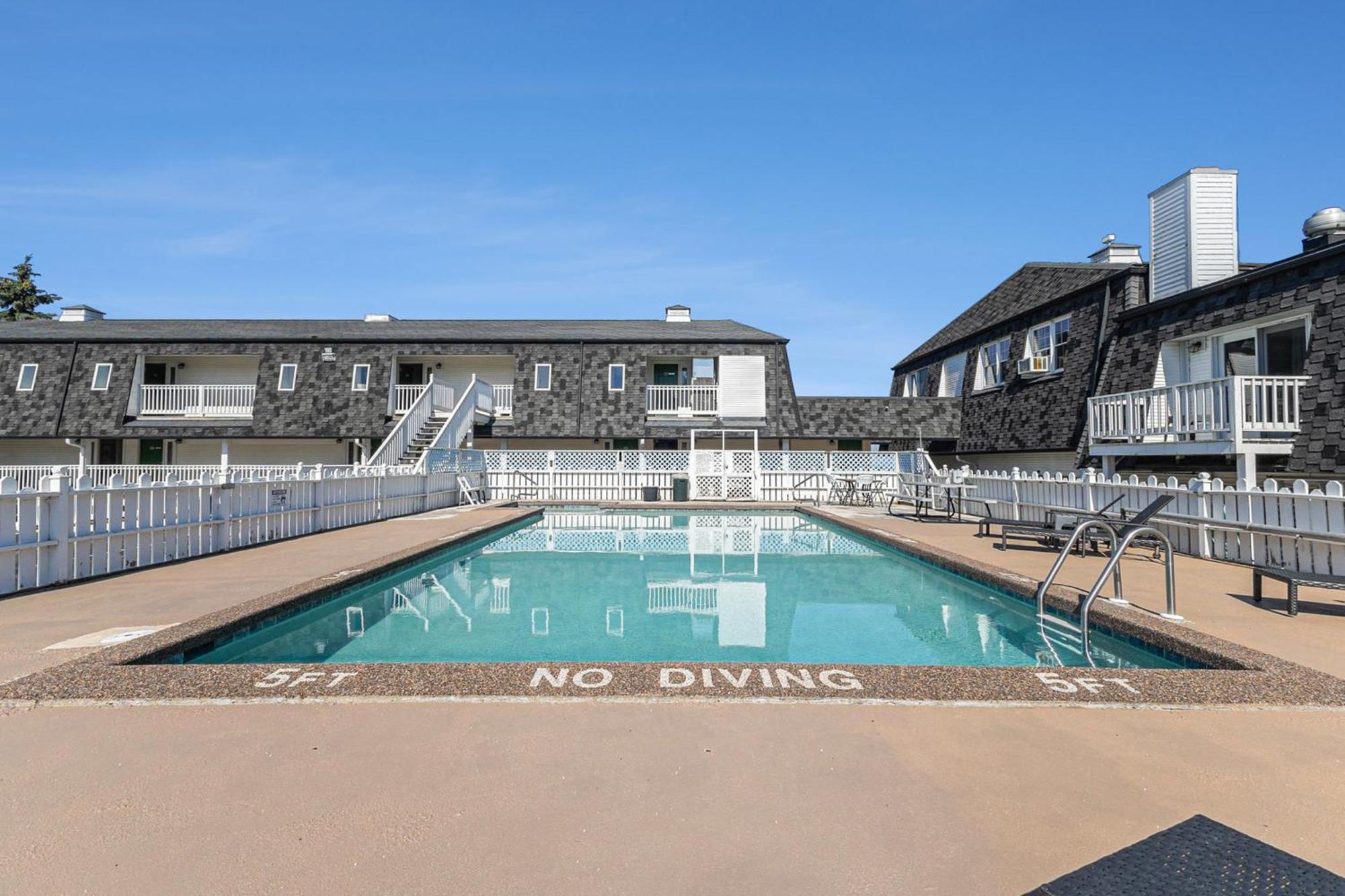 Snyders Shoreline Inn Ludington Exteriör bild